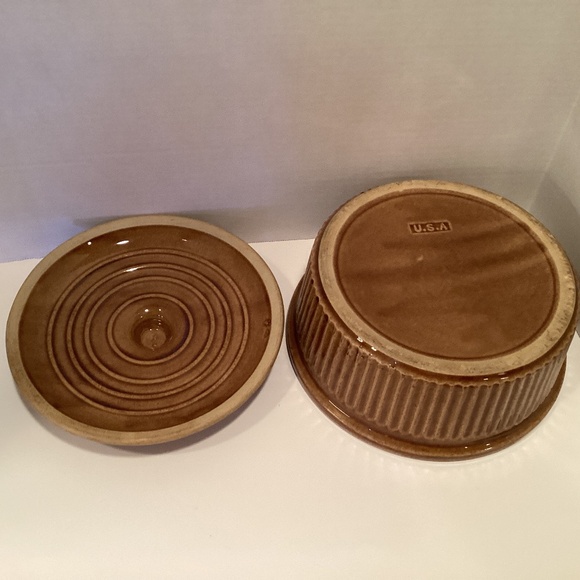 Vintage USA Stoneware Crock Pottery with Ribbed Sides - Picture 3 of 6